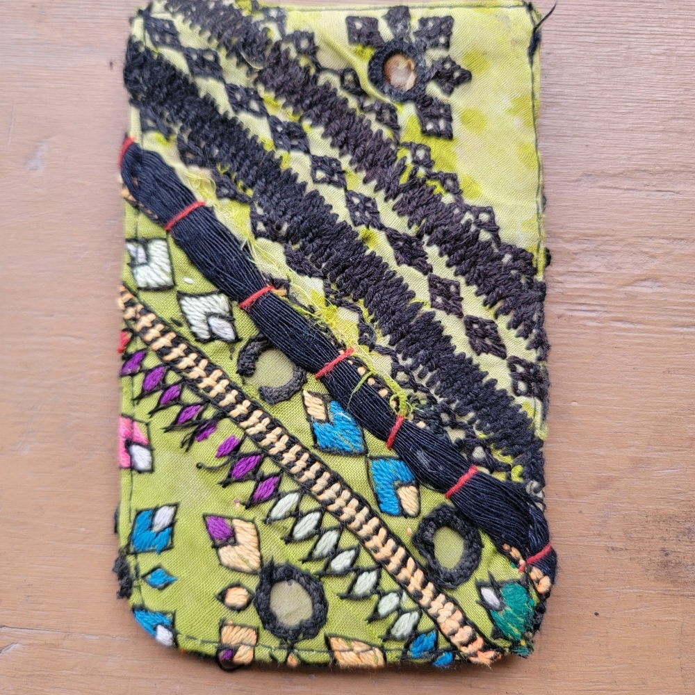 🌋👽 Free People Boho Embroidered Repurposed vtg banjara hippie Wallet card case - Picture 15 of 16